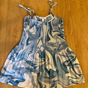 Dazzling Top 💙🤍